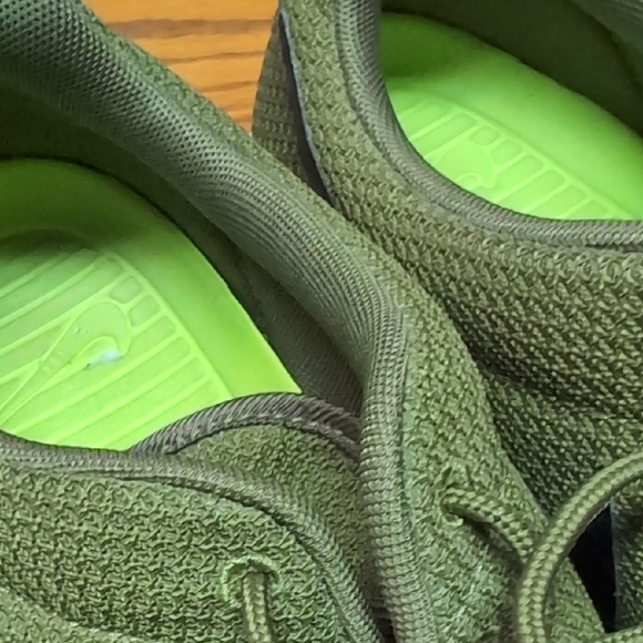 Nike Roshe Runners Green Sneakers - Picture 4 of 9